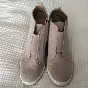 a new day Women's Taupe Ankle Booties